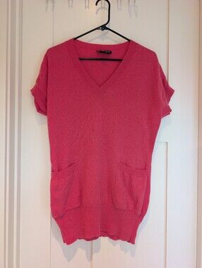 Biline for Canada! 100% Cashmere Vibrant Pink V-Neck Short Sleeve Top - Med